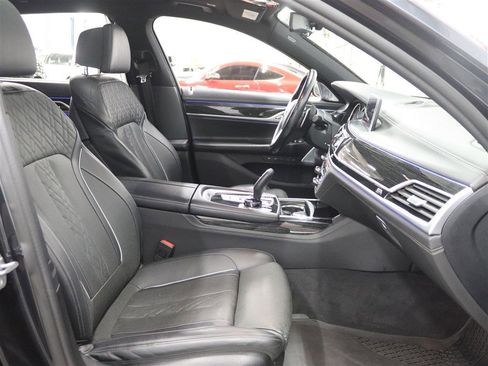 Used 2019 BMW 750i xDrive w/ Executive Package image 15