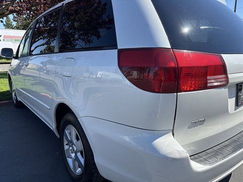 Used 2004 Toyota Sienna XLE image 10