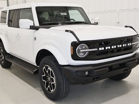 New 2025 Ford Bronco Outer Banks image 2