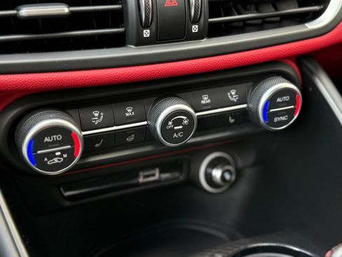 Used 2021 Alfa Romeo Giulia Quadrifoglio image 22