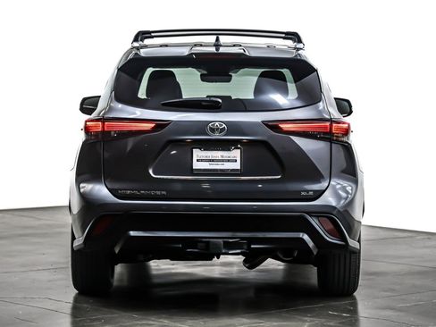 Used 2024 Toyota Highlander XLE image 4