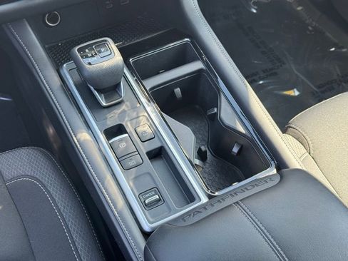 Used 2024 Nissan Pathfinder SV image 20