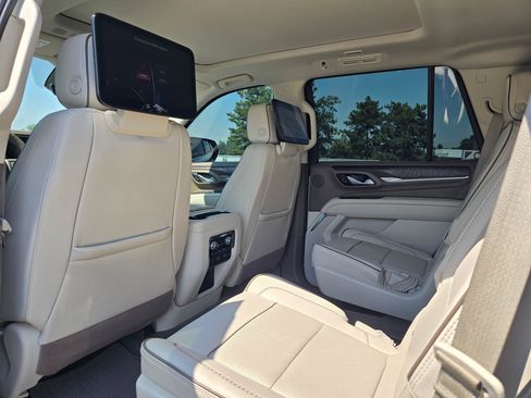 Used 2024 GMC Yukon Denali w/ Denali Reserve Package AWD/4WD image 11