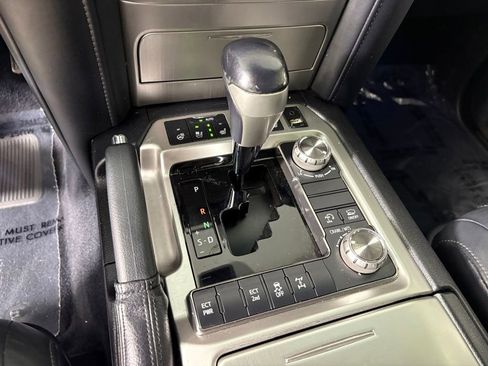 Used 2016 Toyota Land Cruiser AWD/4WD image 20