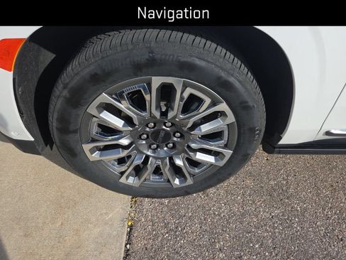 Used 2024 GMC Yukon XL Denali Ultimate AWD/4WD image 7
