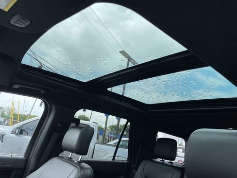 Used 2018 Ford Expedition XLT w/ Equipment Group 202A RWD image 17