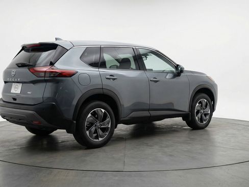 Used 2025 Nissan Rogue SV image 9