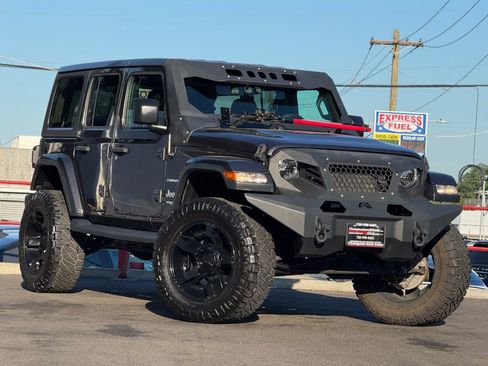 Used 2018 Jeep Wrangler Unlimited Sahara w/ Safety Group AWD/4WD image 3