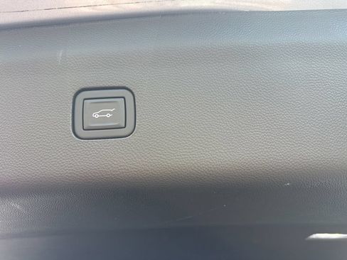 Used 2024 Buick Enclave Essence w/ Sport Touring Edition AWD/4WD image 10