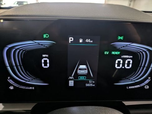 Used 2025 Kia Niro EX image 14