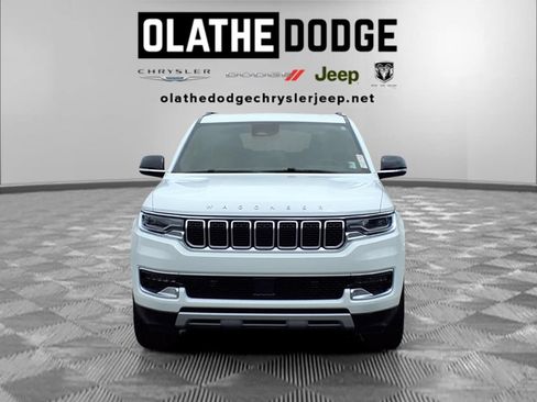 Used 2024 Jeep Wagoneer Series II AWD/4WD image 32