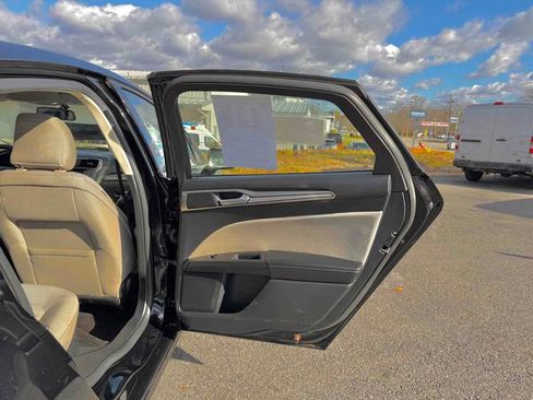 Used 2018 Ford Fusion S image 18