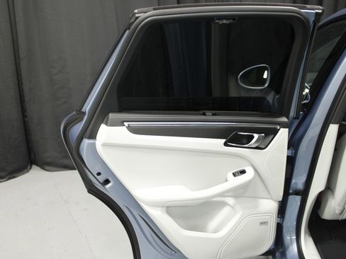 New 2026 Porsche Macan GTS image 26