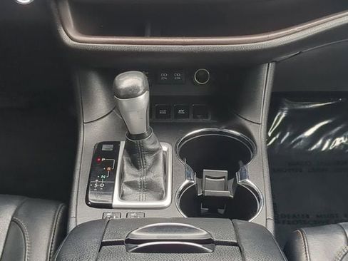 Used 2017 Toyota Highlander XLE AWD/4WD image 18