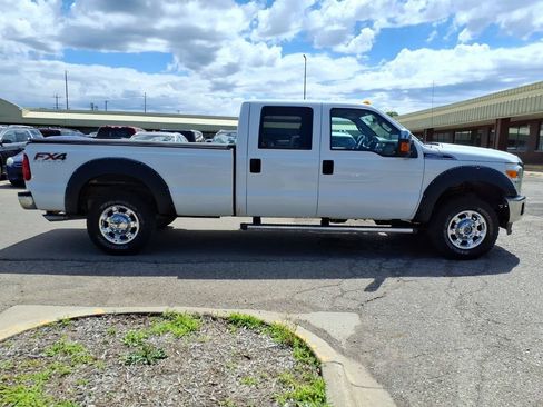 Used 2016 Ford F250 XLT w/ XLT Premium Package AWD/4WD image 6