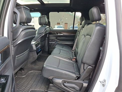Used 2022 Jeep Grand Wagoneer Series I w/ Flexible Seating Group AWD/4WD image 20