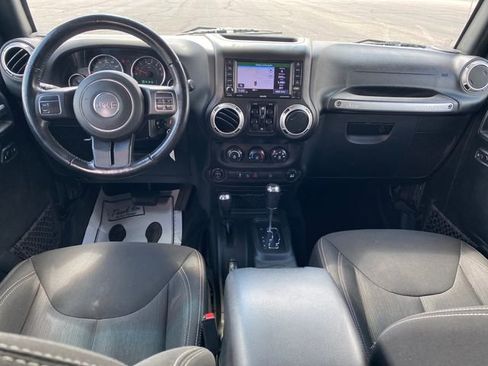 Used 2018 Jeep Wrangler Unlimited Sahara AWD/4WD image 5