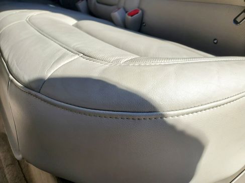 Used 2004 Cadillac De Ville DHS w/ Equipment Group image 25