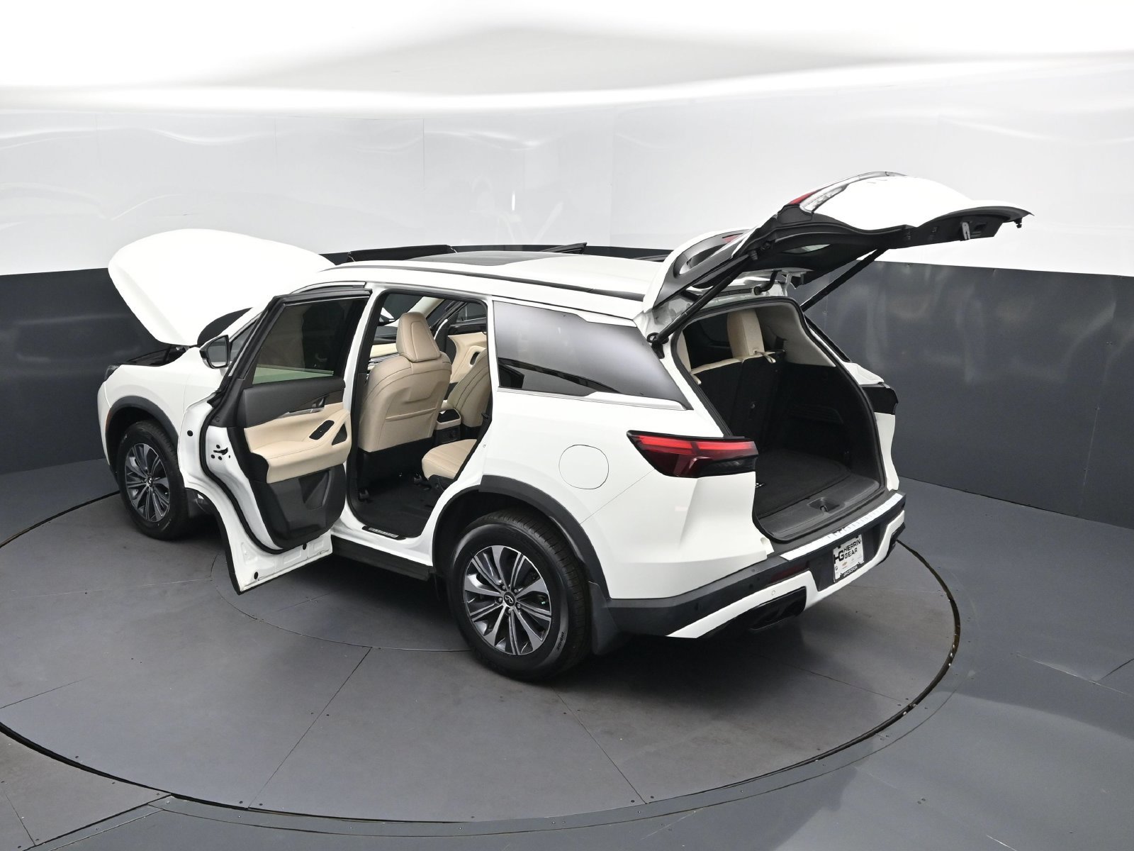 Used 2024 INFINITI QX60 Pure w/ Cargo Package FWD image 2