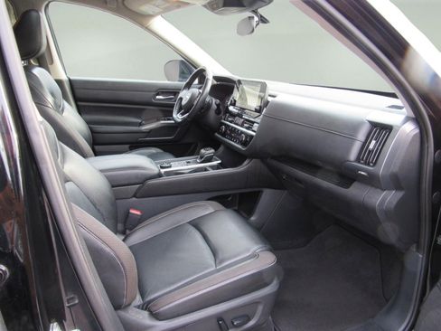 Used 2022 Nissan Pathfinder SL w/ SL Premium Package image 34