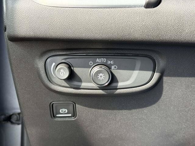 Used 2020 GMC Terrain SLE w/ Driver Convenience Package AWD/4WD image 18