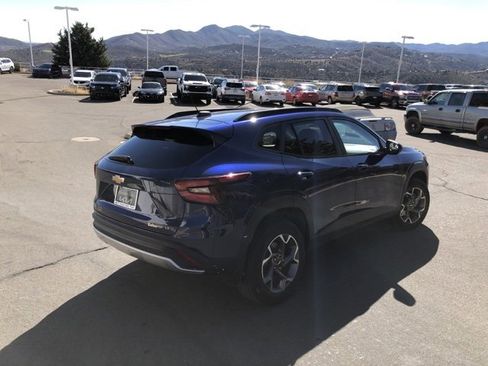 Used 2024 Chevrolet Trax LT w/ Driver Confidence Package image 8