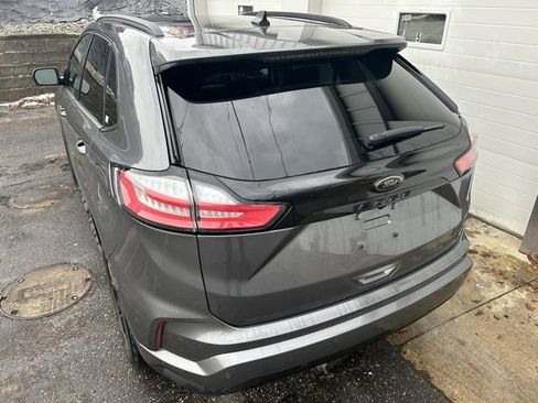 Used 2024 Ford Edge SE w/ Black Appearance Package image 4