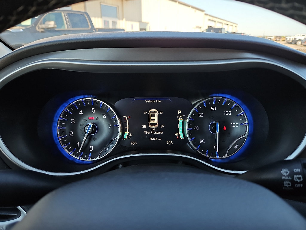 Used 2024 Chrysler Pacifica Touring-L FWD image 29