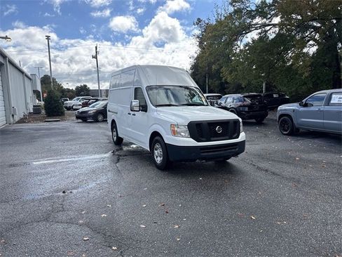 Used 2014 Nissan NV 3500 SV image 3