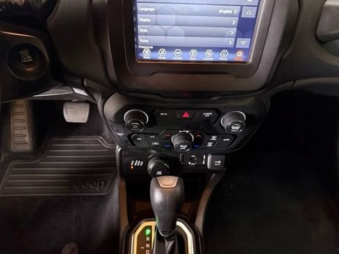 Used 2020 Jeep Renegade Latitude w/ Cold Weather Group AWD/4WD image 29