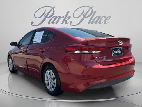 Used 2018 Hyundai Elantra SE FWD image 3
