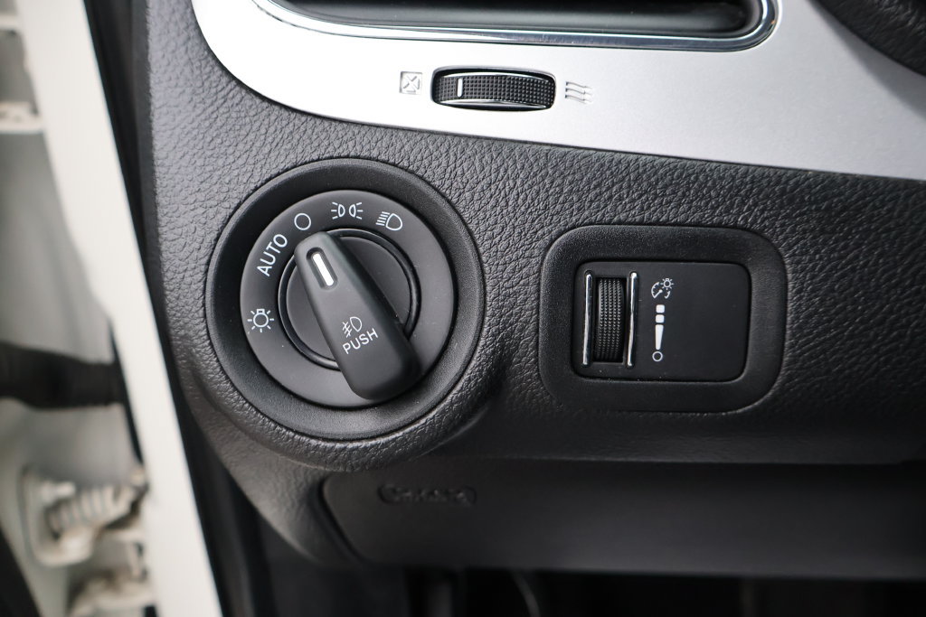 Used 2018 Dodge Journey SXT FWD image 28