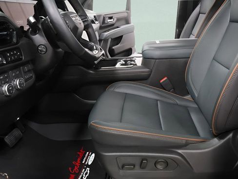 Used 2025 GMC Yukon AT4 AWD/4WD image 23