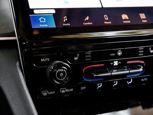 Used 2023 Jeep Grand Cherokee L Limited image 32