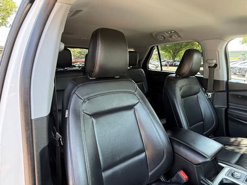 Used 2022 Ford Explorer XLT w/ Equipment Group 202A AWD/4WD image 32