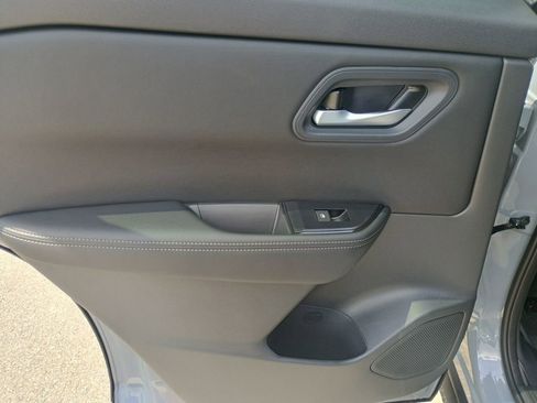 Used 2026 Nissan Rogue SV FWD image 14
