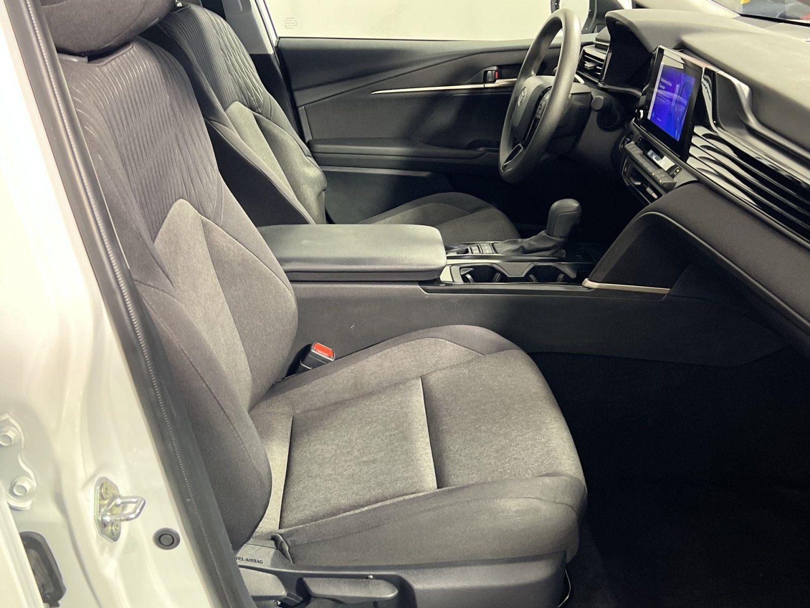Used 2025 Toyota Camry LE FWD image 28