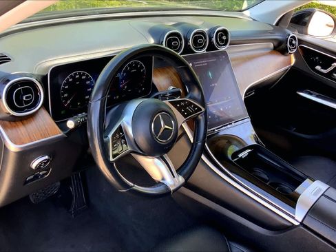 Used 2024 Mercedes-Benz GLC 300 image 18