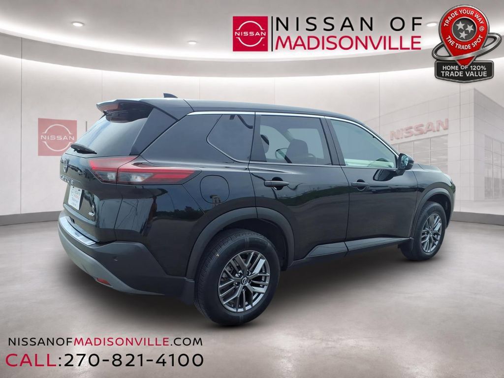 Used 2022 Nissan Rogue S AWD/4WD image 2