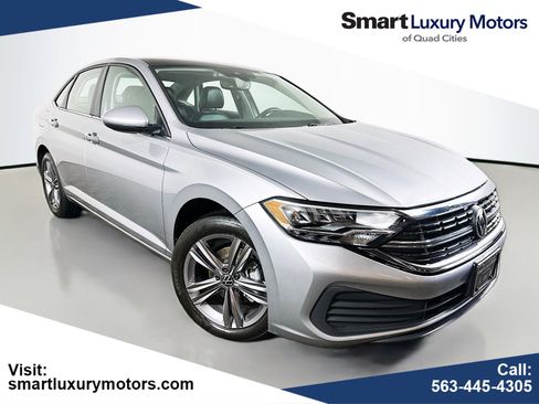 Used 2022 Volkswagen Jetta SE image 1