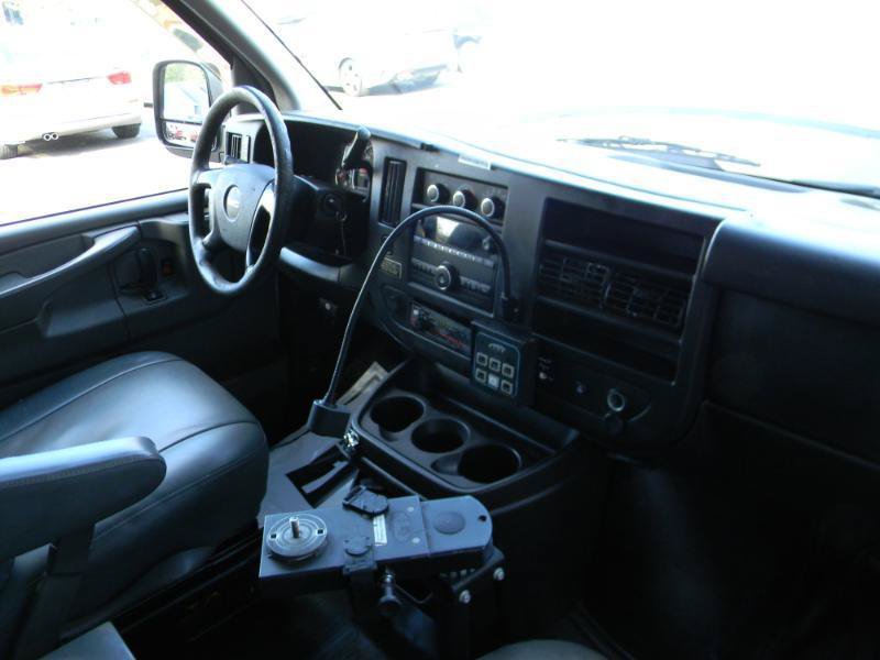 Used 2015 GMC Savana 3500 RWD image 16