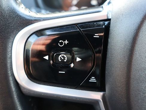 Used 2018 Volvo XC90 T6 Momentum w/ Convenience Package image 33