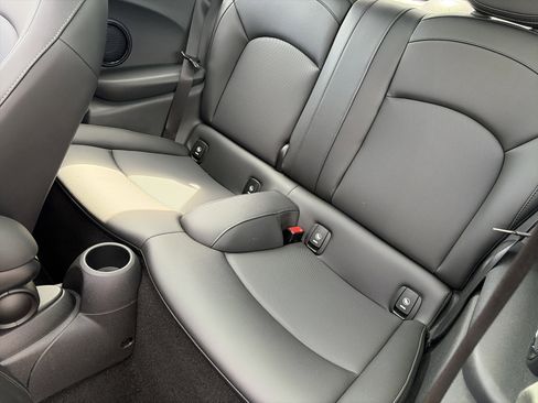 Used 2022 MINI Cooper 2-Door Hardtop image 23