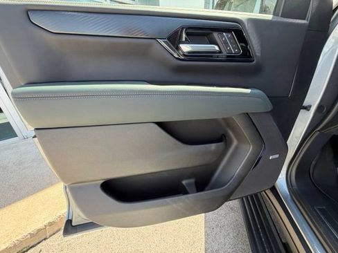 New 2026 GMC Yukon XL AT4 w/ AT4 Premium Plus Package AWD/4WD image 4