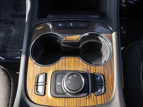 Used 2023 GMC Acadia SLE w/ Driver Convenience Package image 18