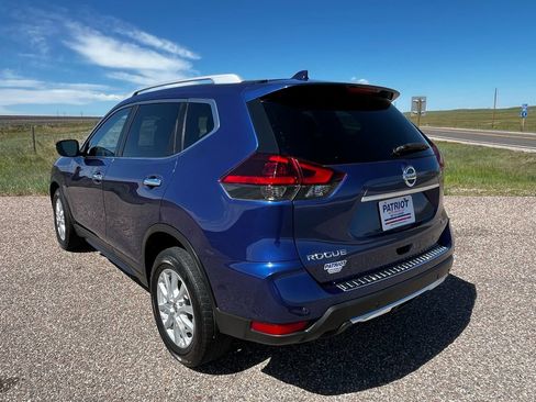 Used 2019 Nissan Rogue SV AWD/4WD image 3