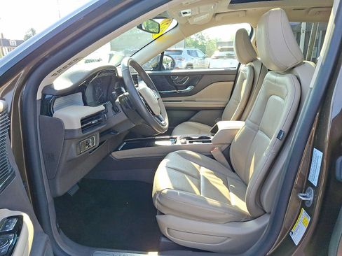 Used 2022 Lincoln Corsair AWD w/ Premium Package image 13