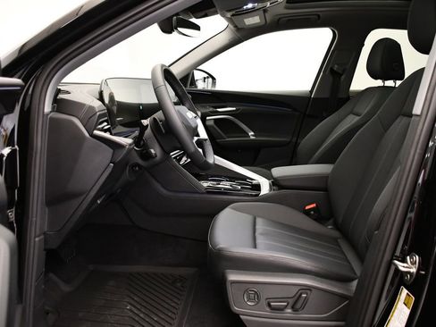 Used 2025 Audi Q5 Premium w/ Convenience Package image 37
