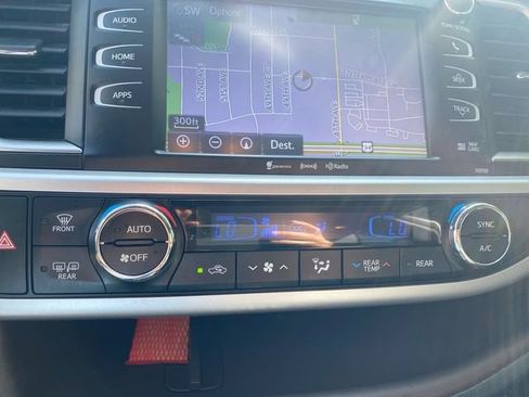 Used 2016 Toyota Highlander XLE AWD/4WD image 19