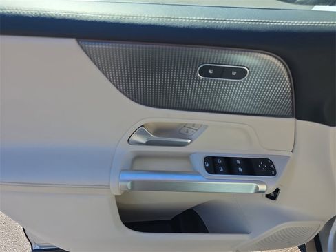 Used 2022 Mercedes-Benz GLB 250 image 16